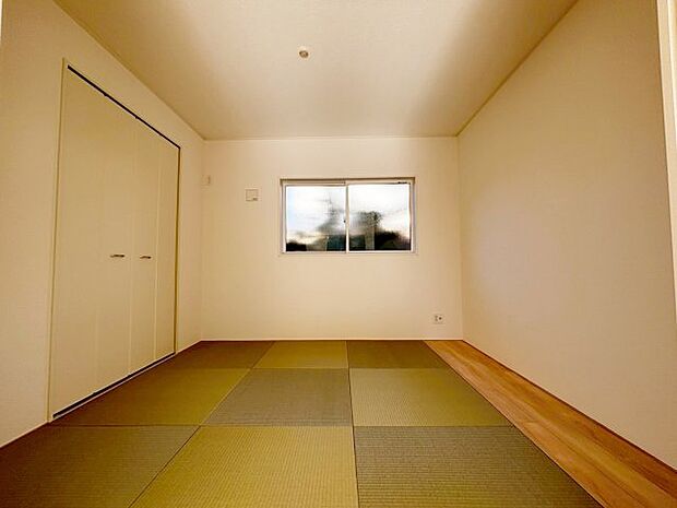 【和室】お子様の遊び場として、家事スペースとして、大変使いやすい和室。