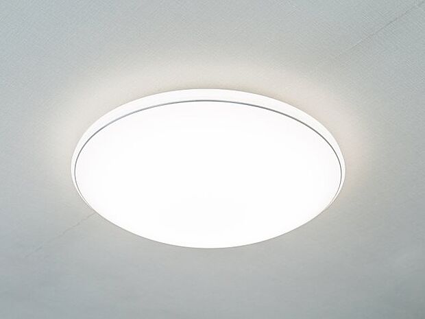 【全室照明付き】全居室に照明器具を標準設置。入居時の手間や購入費用を抑え、入居当日から明るく快適な生活をスタート。デザインも空間に馴染むものを選定し、統一感のある住まいを叶えます。※画像はイメージです