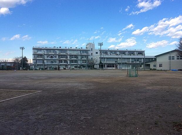 第三中学校（約1,100m）