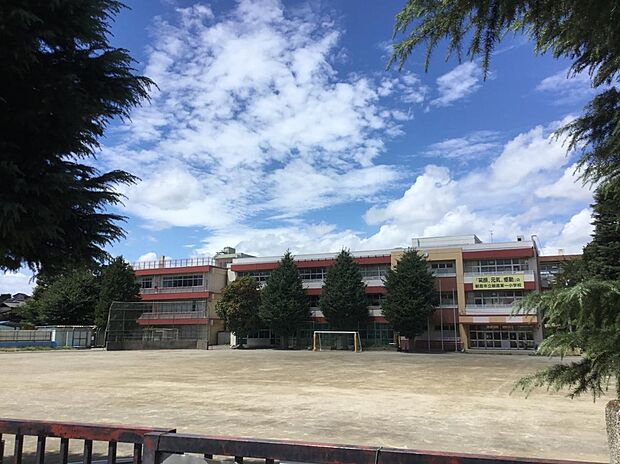 朝霞市立朝霞第一小学校(約900m)