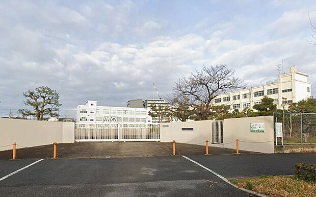 高槻市立富田小学校(約280m・徒歩4分)