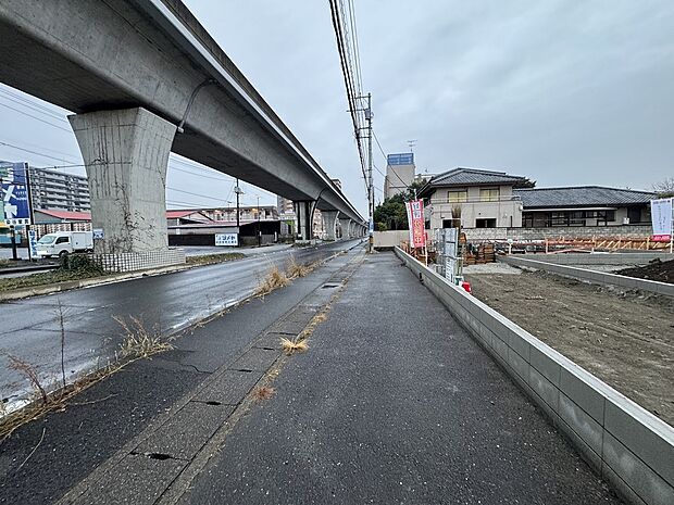 前面道路からの全体