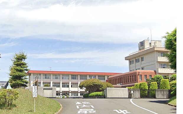 牛久高校（約800m）