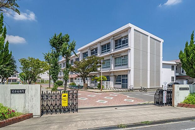 花ノ木小学校（約1,100m）
