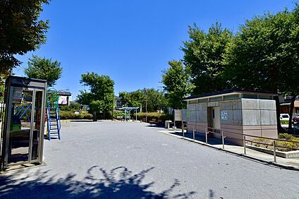 板橋区立宮前公園 300m(徒歩4分)
