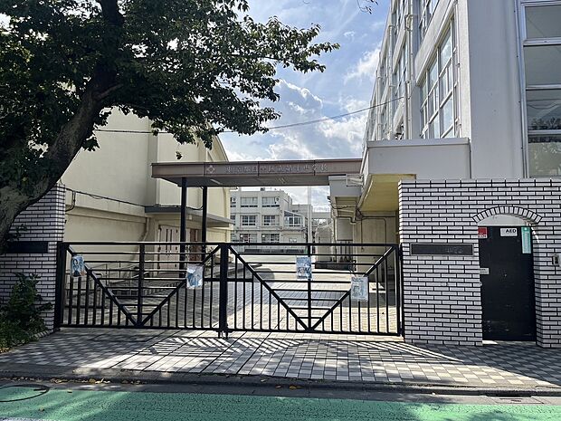 目黒区立第十中学校（約700m）