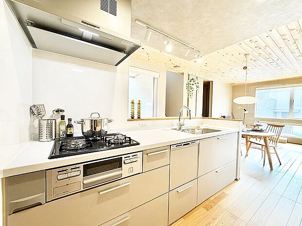 ■美味しい時間が生まれる、笑顔あふれるキッチン