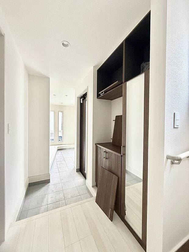 ■ 毎日を気持ちよく迎える、明るく温もりのある玄関