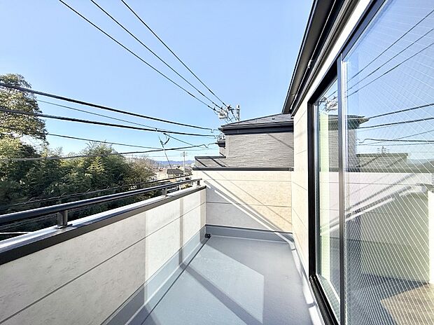 ■ 心地よい風と光を感じる、くつろぎのバルコニー