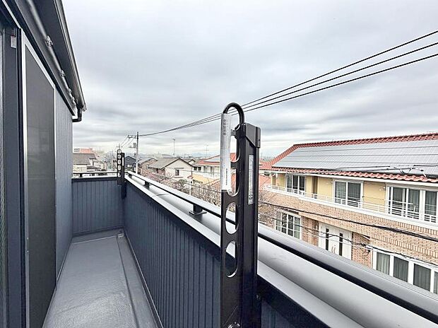 ■ 心地よい風と光を感じる、くつろぎのバルコニー