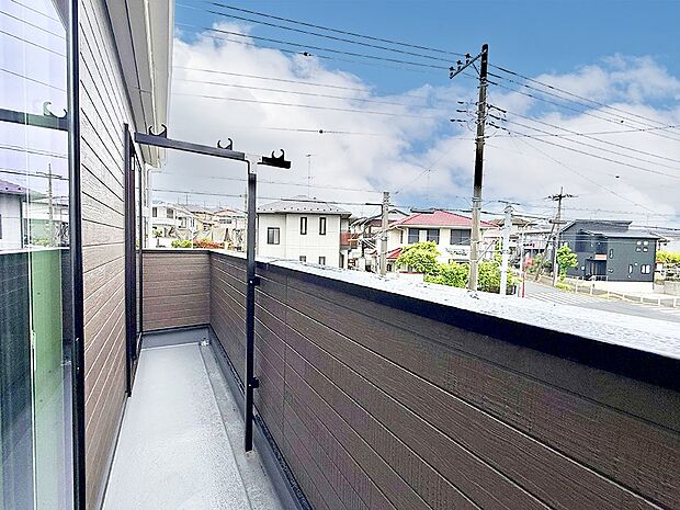 2号棟  ■ 季節の移ろいを感じられる開放的な空間です