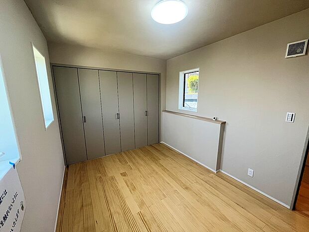 【リビング以外の居室】■清潔感あふれるお部屋で毎日を快適に過ごせます