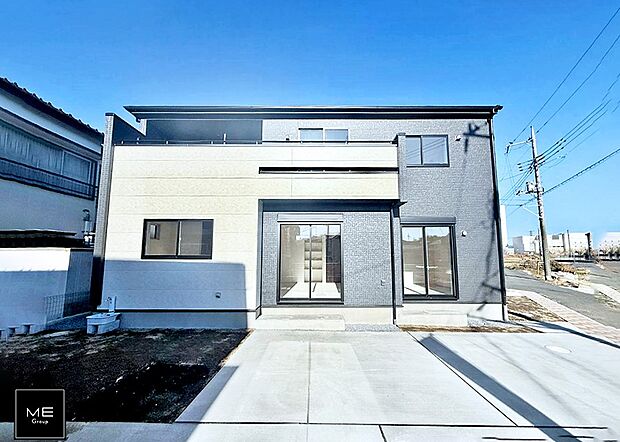 【現地外観写真】■暮らしを彩る充実した設備仕様が備わった住まい