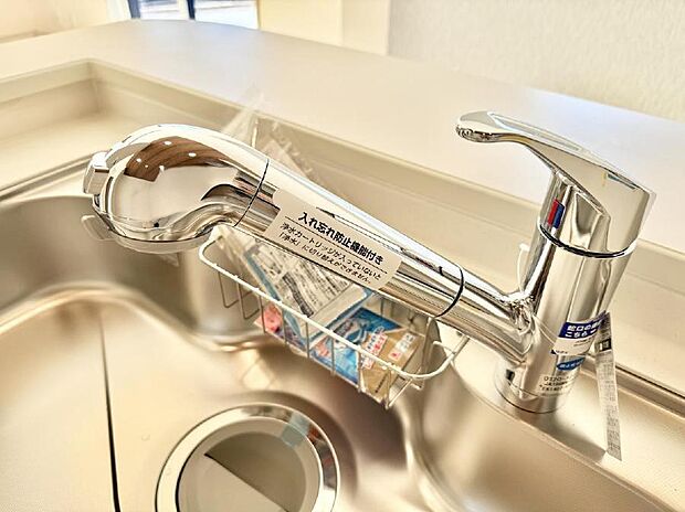 【浄水器】■清潔でおいしい水を手軽に供給してくれます