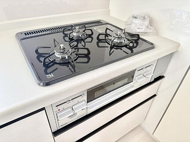 【3口ガスコンロ】■一度に多くの料理ができ便利で効率的