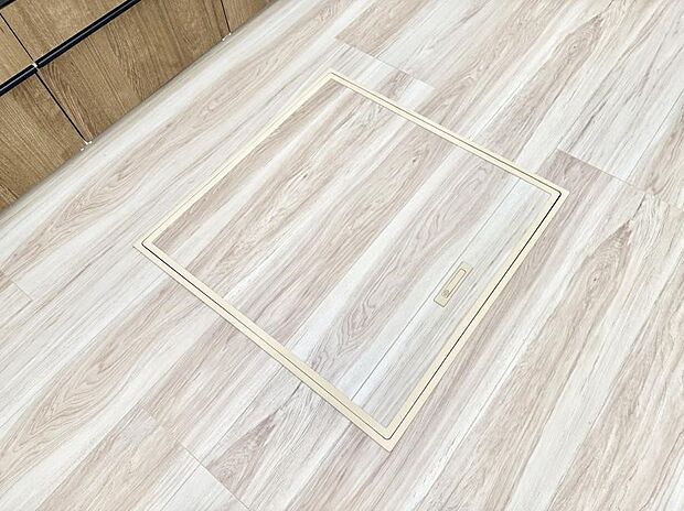 【床下収納】■季節物など簡単に収納でき便利