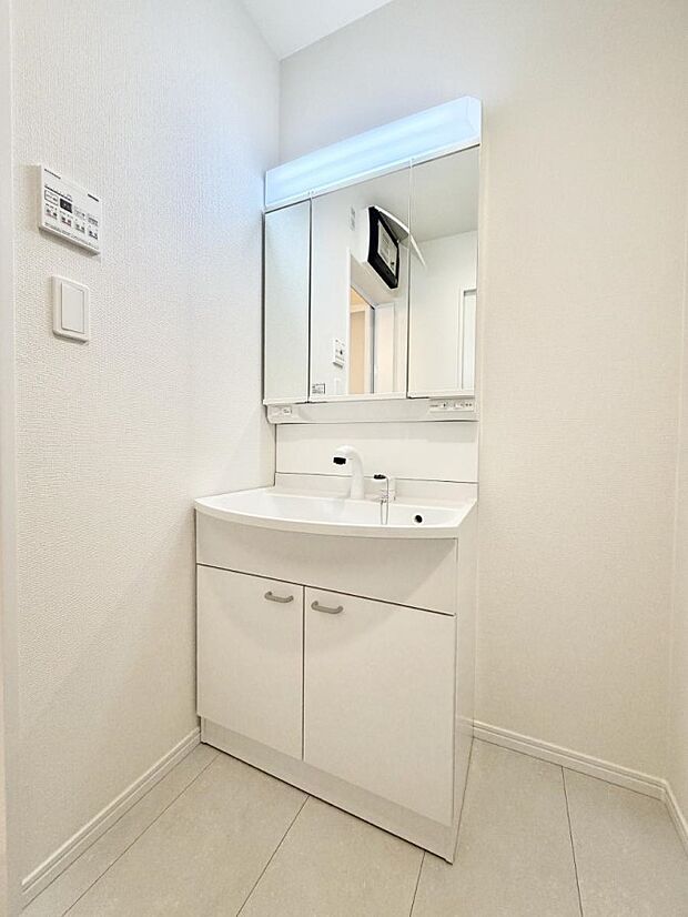 【洗面台・洗面所】■朝の準備がスムーズにできる広さです