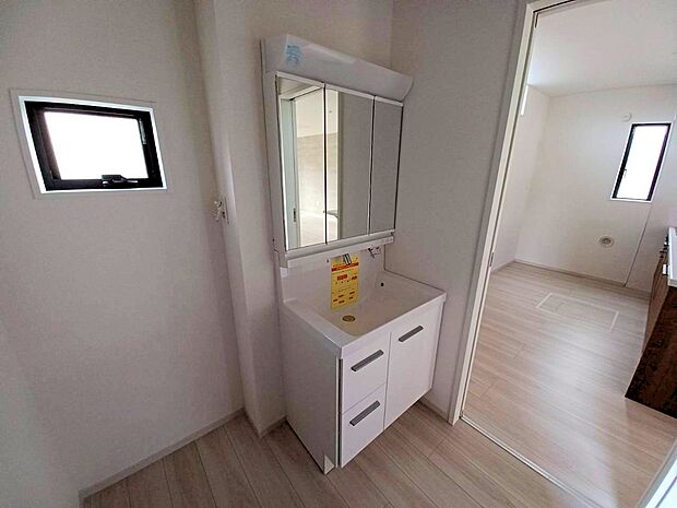 【洗面台・洗面所】■明るい洗面所は毎朝の歯磨きも楽しくできちゃいそうです♪