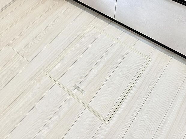 【床下収納】■隠れた収納スペースで家全体がスッキリ