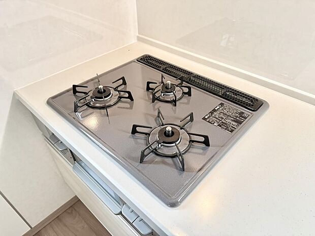 【3口ガスコンロ】■一度に多くの料理ができ便利で効率的