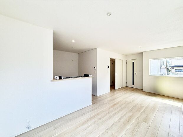 【リビング】■光と風を感じる、リラックスできる空間