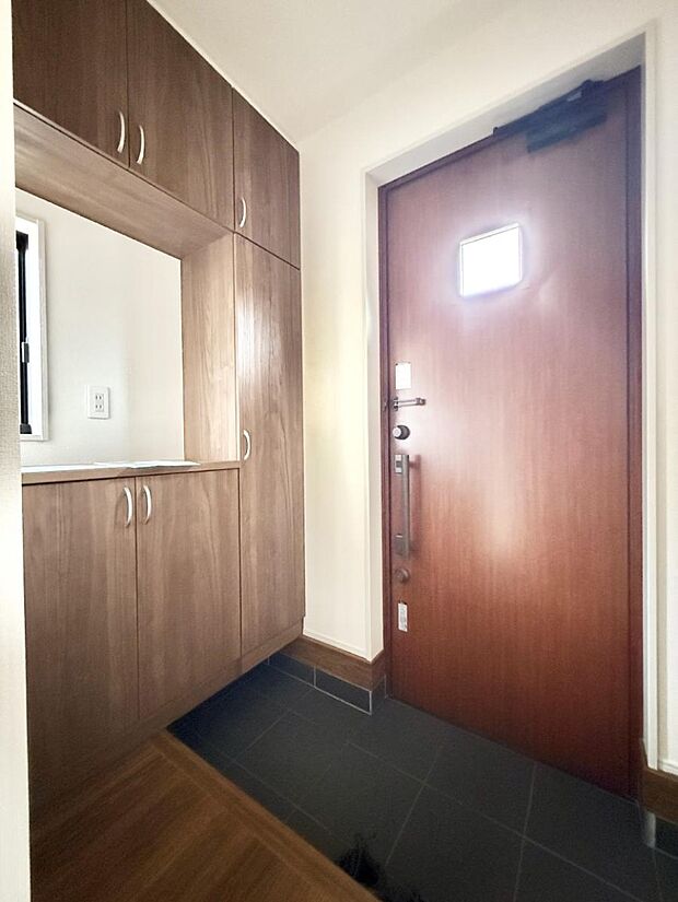 【玄関】■ ここから始まる一日、すっきり整った玄関