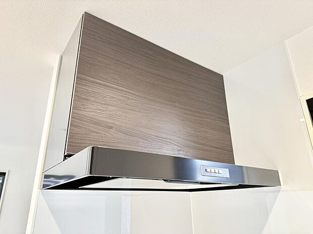 【レンジフード】■調理時の蒸気や匂いが換気扇に誘導され、効率的に排煙ができます。