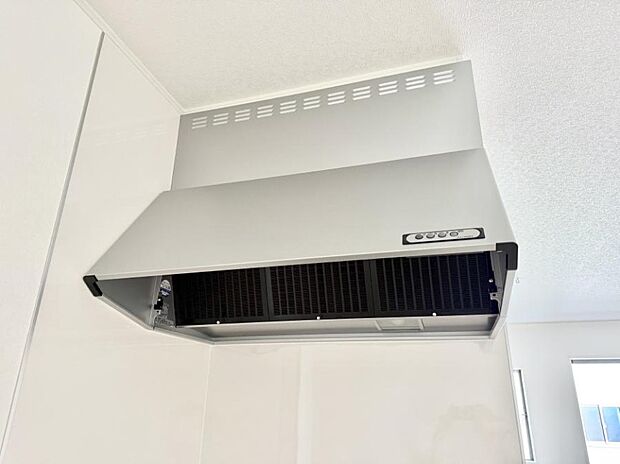 【レンジフード】■調理時の蒸気や匂いが換気扇に誘導され、効率的に排煙ができます。