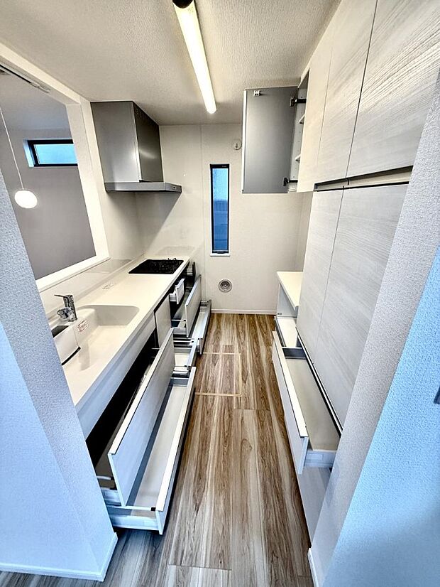 【キッチン】■シンプルで機能的、毎日使いやすいキッチン