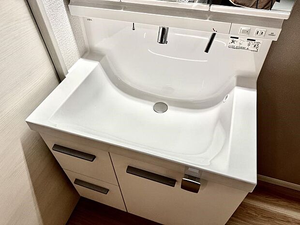 【ハンドシャワー付洗面台】■手洗いや顔を洗う時も快適に使える便利なシャワー