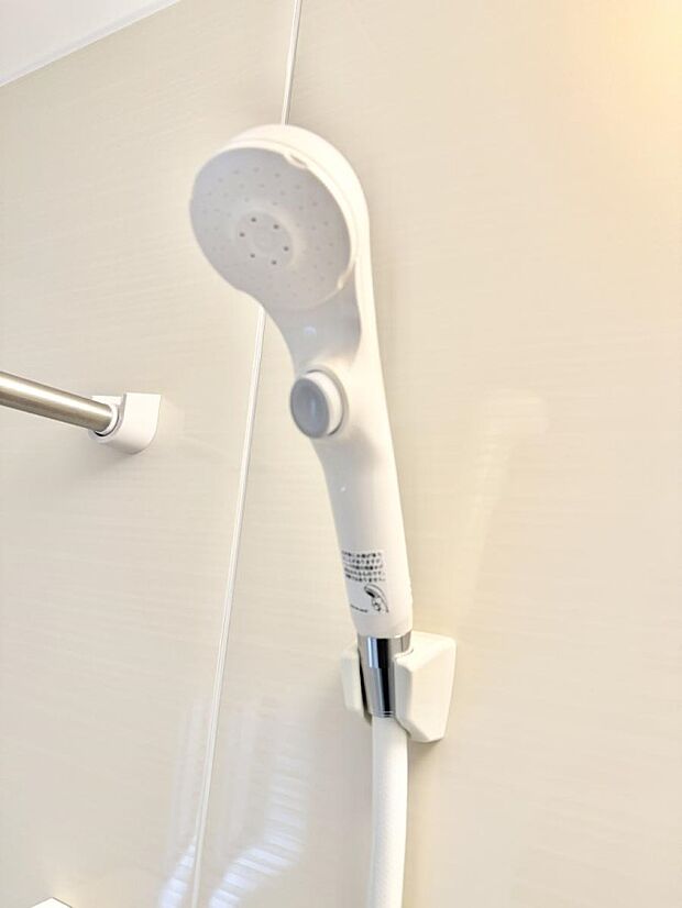 【止水シャワーヘッド】■わざわざシャワー水栓のレバーまで手を伸ばす必要がなく、簡単に止水できる