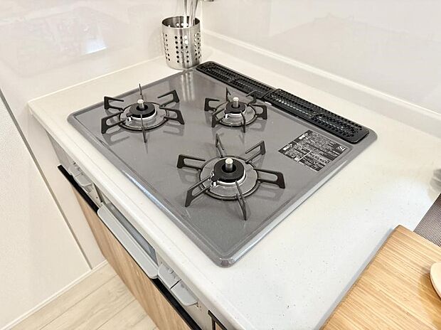 【3口ガスコンロ】■一度に多くの料理ができ便利で効率的