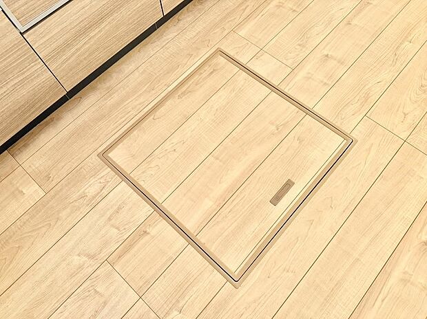 【床下収納】■隠れた収納スペースで家全体がスッキリ