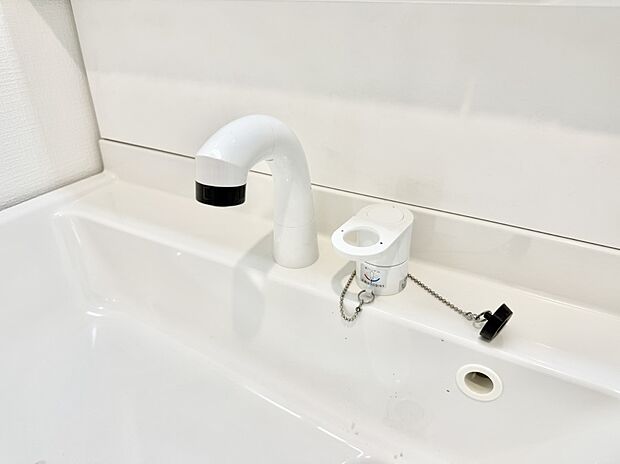 【ハンドシャワー付洗面台】■手洗いや顔を洗う時も快適に使える便利なシャワー