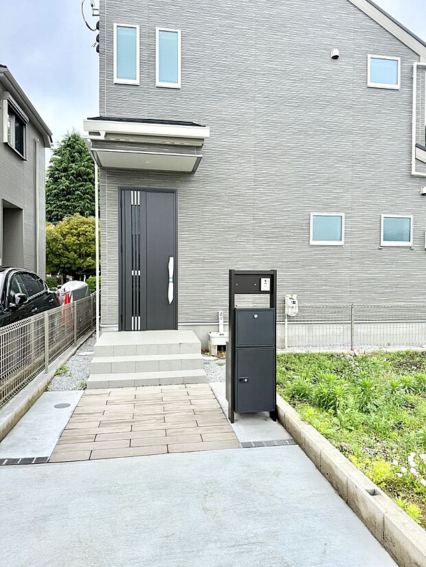 【玄関】■ 帰るたびにホッとする、安心感のある佇まい