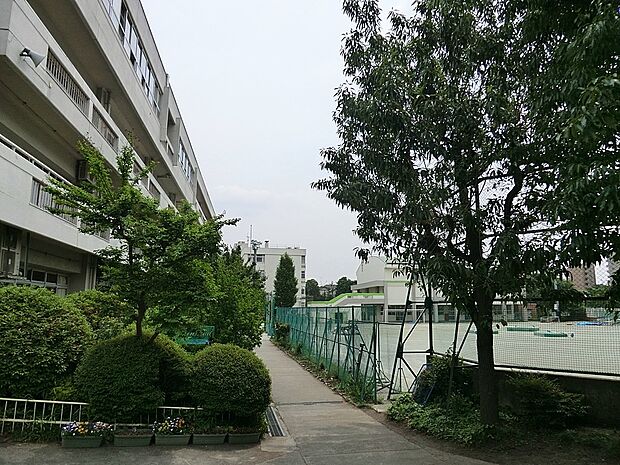 国分寺市立第二中学校（約1,100m・徒歩14分）