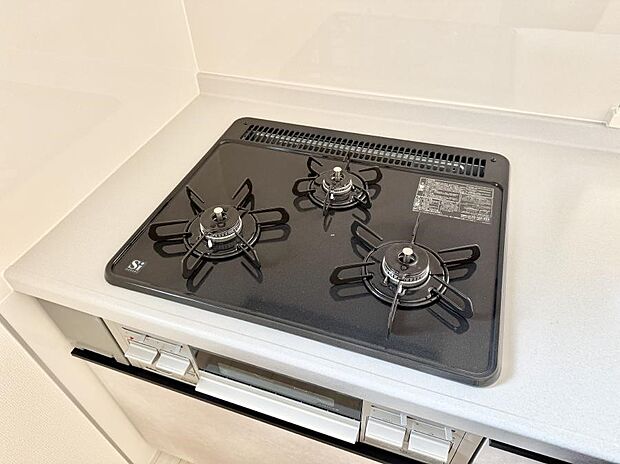 【3口ガスコンロ】■一度に多くの料理ができ便利で効率的