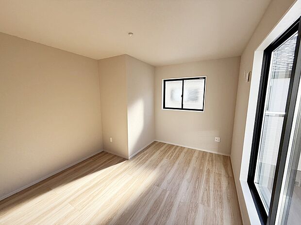 【リビング以外の居室】■シンプルで使いやすい空間がスッキリ感じられます