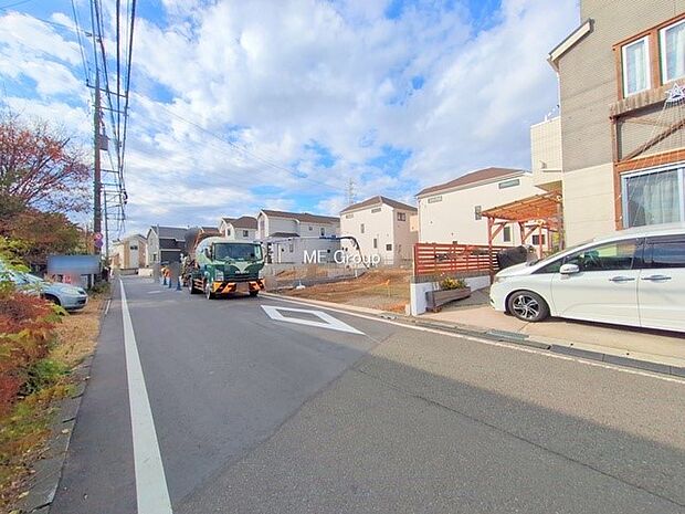 【前面道路含む現地写真】■新しい時代の息吹を感じる、心地よい環境