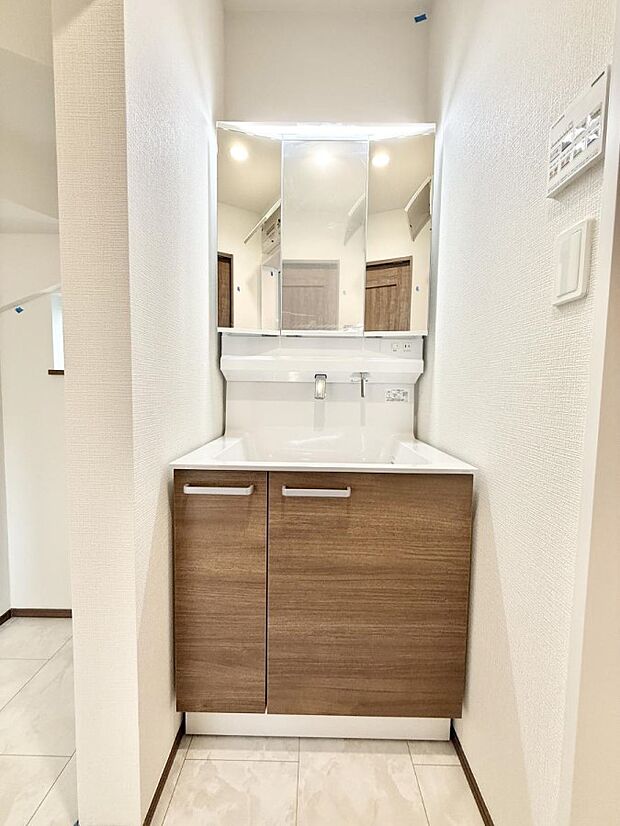 【洗面台・洗面所】■朝の準備がスムーズにできる広さです