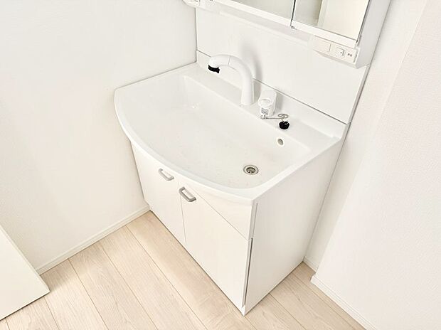 【ハンドシャワー付洗面台】■手洗いや顔を洗う時も快適に使える便利なシャワー