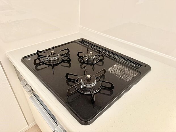 【3口ガスコンロ】■一度に多くの料理ができ便利で効率的