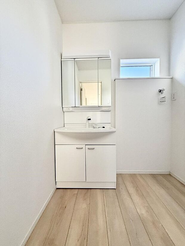 【洗面台・洗面所】■朝の準備がスムーズにできる広さです