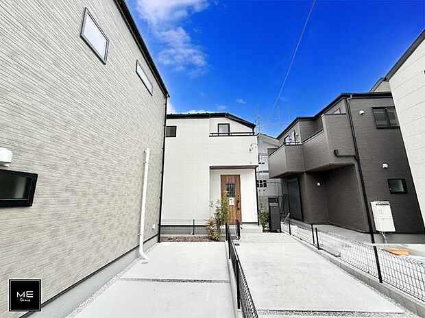 【現地外観写真】3号棟  ■暮らしを彩る充実した設備仕様が備わった住まい