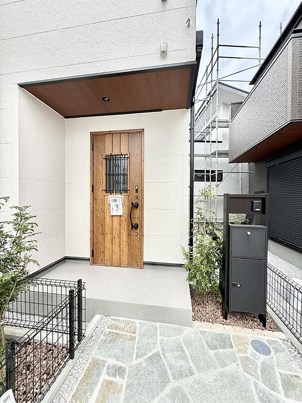 【玄関】3号棟  ■ シンプルで美しく、住まいの第一印象を彩る玄関です