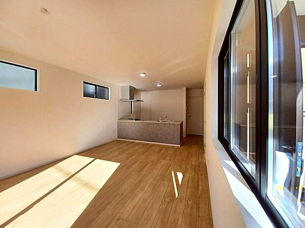 【リビング】■家族の時間を彩る、快適で癒される空間