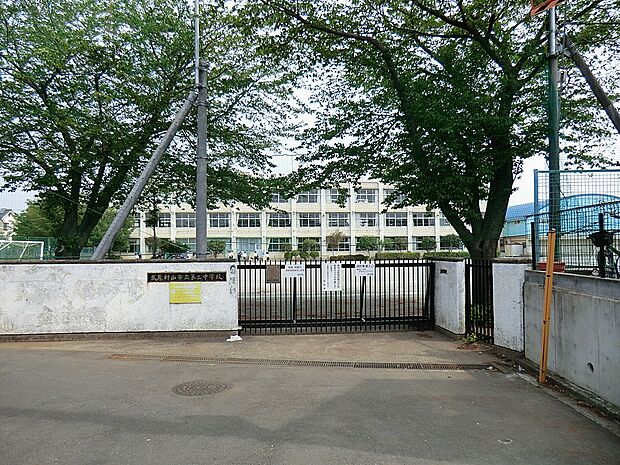 武蔵村山市立第三中学校(約642m・徒歩9分)