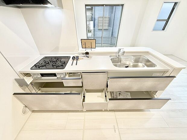 【キッチン】■家族の絆を深める、温もりのあるキッチン