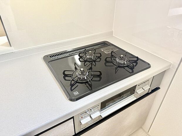 【3口ガスコンロ】■一度に多くの料理ができ便利で効率的