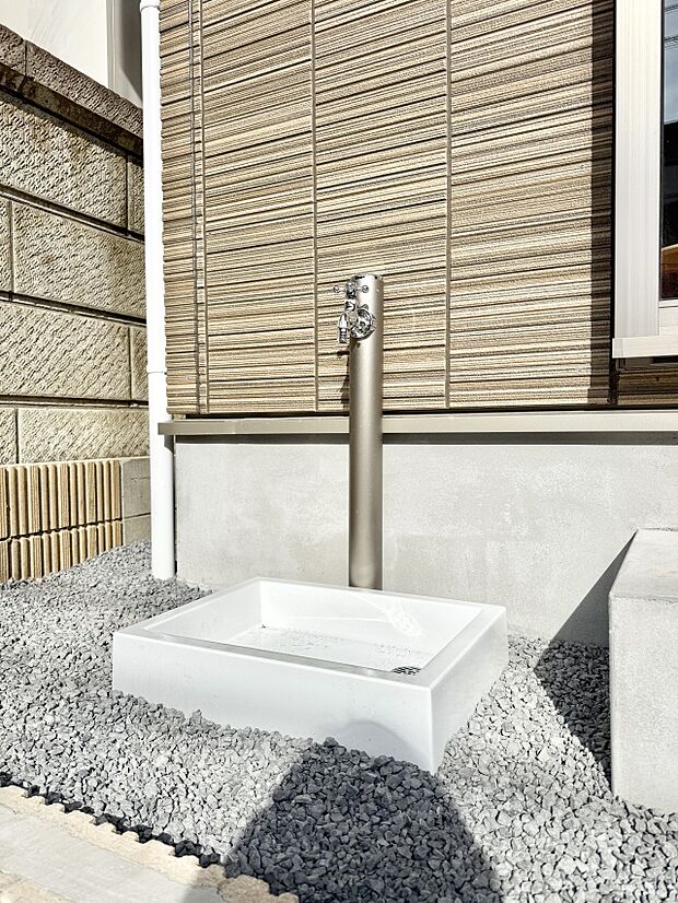 【その他現地】■ガーデニングや洗車などの際に大活躍な屋外立水栓